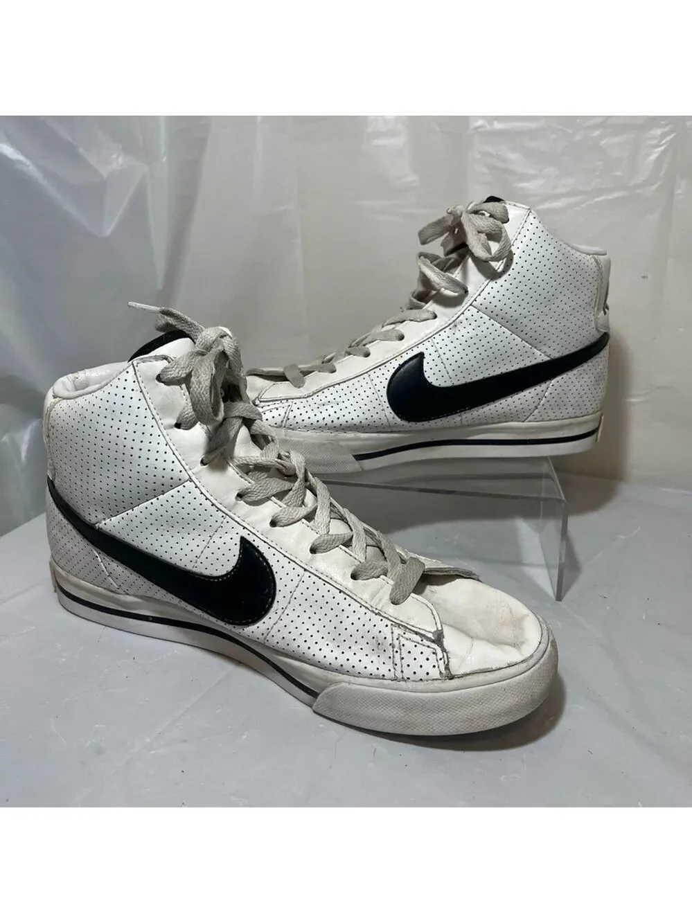 Nike high perforated Blazer White